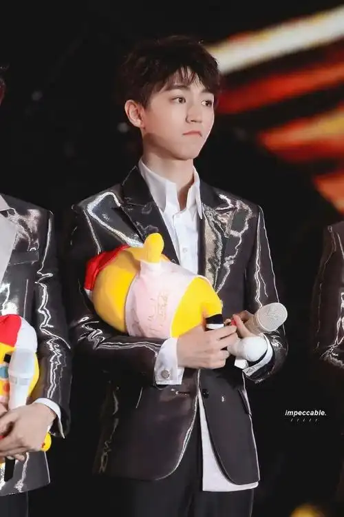 王俊凯2024凯启甲辰##从开始到未来,只为王俊凯#王俊凯超话  要啃心