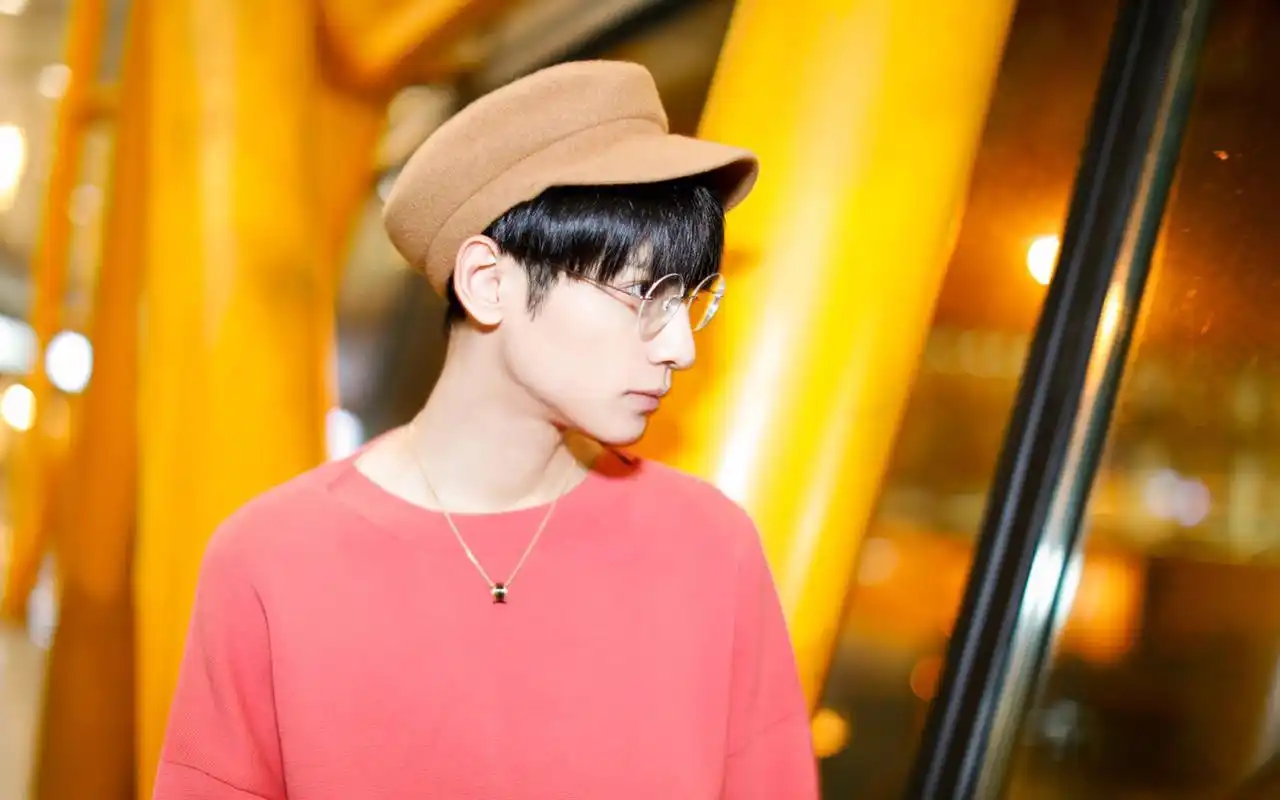 罗云熙时尚帅气写真高清壁纸