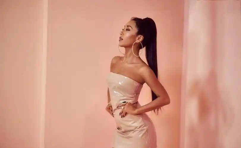 有种"整容"叫吉克隽逸卸妆,看到她的素颜照,网友:为啥要扮黑_皮肤