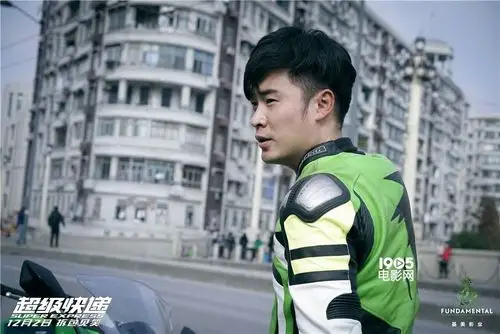 《超级快递》新剧照 酷帅快递员陈赫上演制服诱惑_华语_电影网_1905.