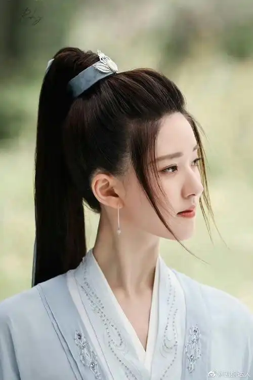 赵露思现代装vs古装