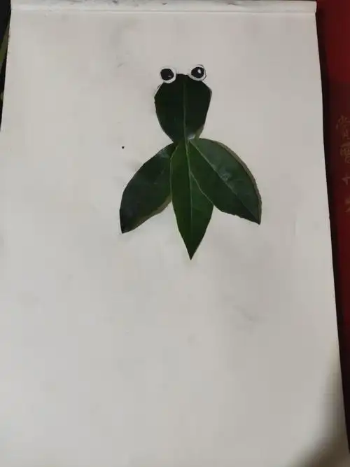 停课不停学,《树叶变变变》手工贴画!