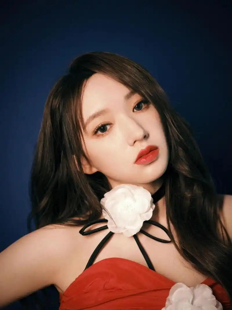 程潇礼服,你感受到配饰的重要性了吗 程潇出席活动,身穿yolancris高定