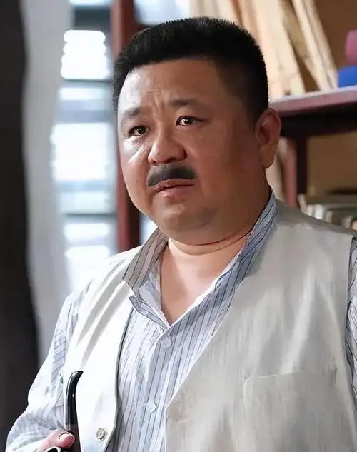 一级演员梁冠华:因饰演狄仁杰走红,曾因肥胖自卑,还被女神倒追