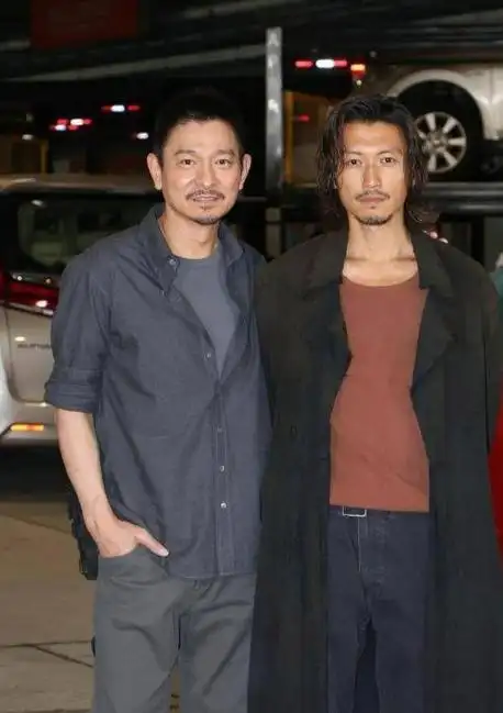 刘德华谢霆锋同框,帅气不输年轻人,谢霆锋身高被暴露