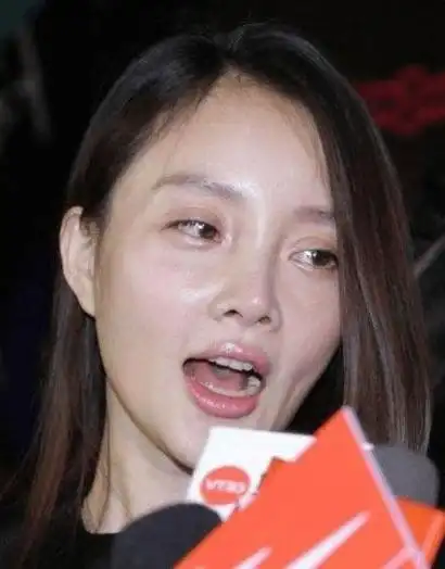 李小璐素颜近照,网友直呼:台上台下的差距也太大了吧!