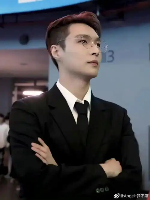 张艺兴自己p的眼镜##张艺兴2023大航海巡演