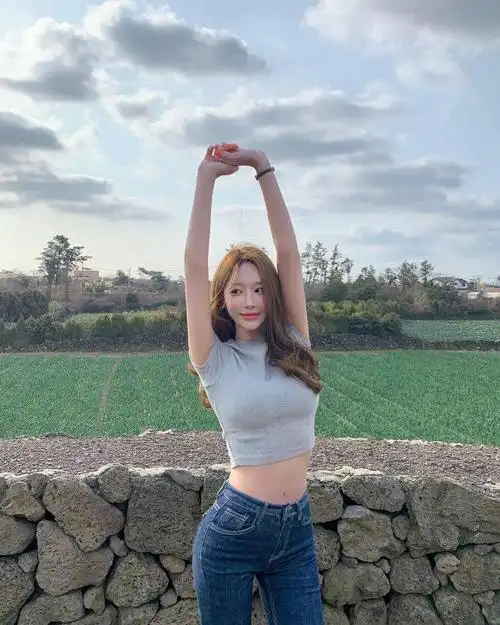 韩国的女网红yuleumn 身材火辣,线条感十足 - 娱乐资讯- 不二励志语录