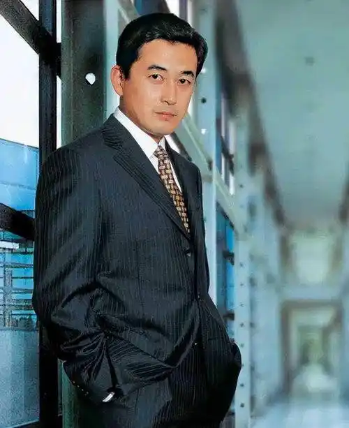 王志飞和张歆艺相恋7年分手后,转身娶小15岁娇妻,今婚姻状况如何_李健