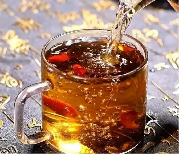 白酒泡上枸杞,能不能养生?医生为你辟谣