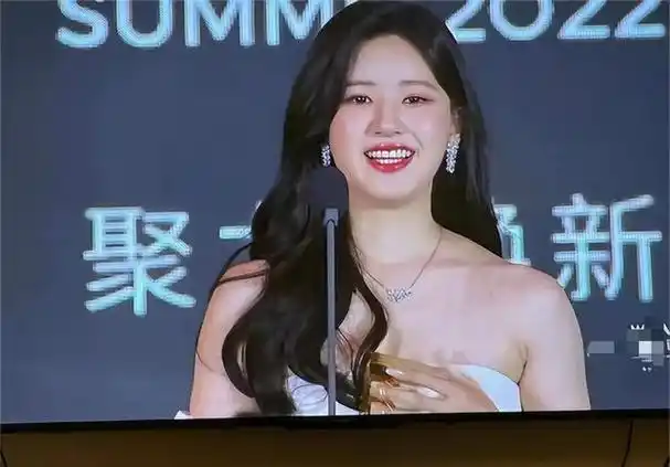 看了明星"判若两人"的旧照,才发现,资本的"造星"能力有多强