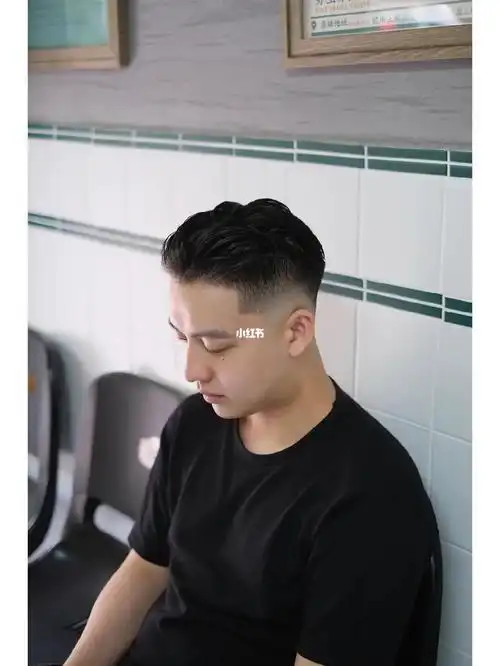 夏日清爽背头,打理方便(最好用啫喱,保湿泡沫发蜡)#barber  #barber