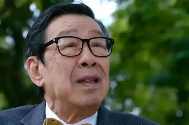 8位80岁港圈戏骨现状:未婚无子,身家35亿,90岁熬夜拍戏