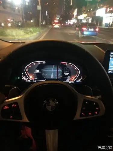 方向盘这个角度才可以稍微跑直线!