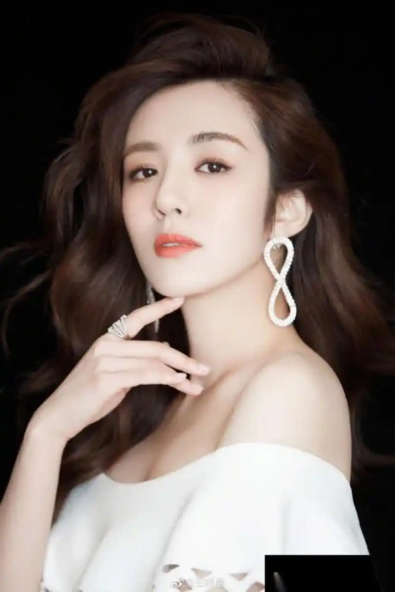 王晓晨仙女白穿搭