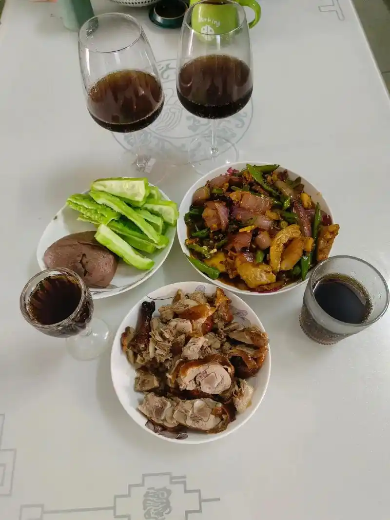 朋友圈,抖音都是旅游,美食.我选择了跑跑步,家里吹着空调,简 - 抖音