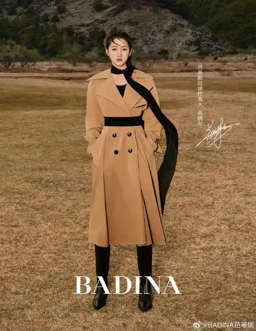 badina芭蒂娜品牌代言人关晓彤##关晓彤卡其风衣高马尾##关晓彤同款