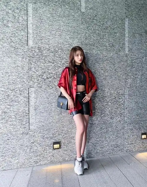 原创肤白貌美大长腿,金子涵简直是迪士尼在逃公主,想和小姐姐走花路