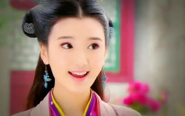 郭芙 毛晓彤在2014年的《新神雕侠侣》中饰演"郭芙"的角色,暗恋拓跋余