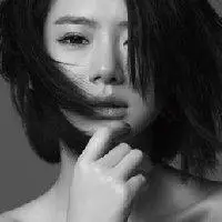 戚薇头像高清图片大全名人戚薇真人头像大图下载点击鼠标右键下载