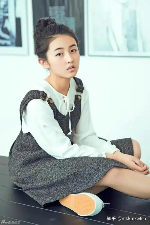 童星张子枫倍受前辈喜爱连导演冯小刚都称赞不已