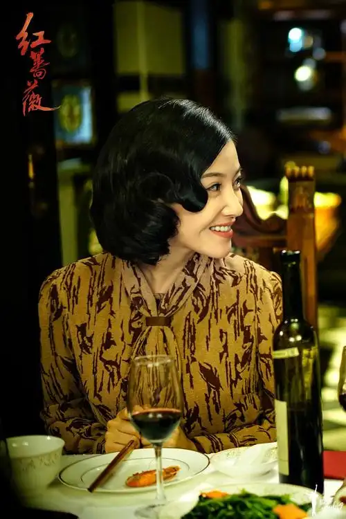 杨子姗《红蔷薇》成"民国记忆大师" 戏外搞笑发博自黑