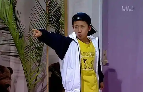 一部经典《家有儿女》剧中存在许多那么多穿帮镜头,当时都没发现