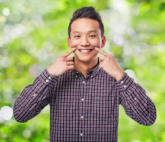 亚洲人,男人,微笑,头像,英俊,年轻_高清图片_全景视觉