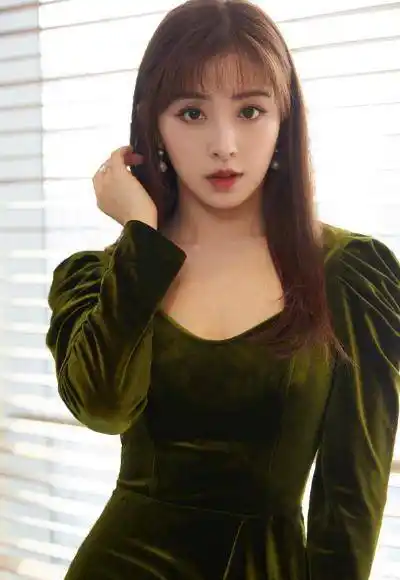 13年出演个人首部影片初恋满,开始转型的张含韵凭借影视剧再次引发