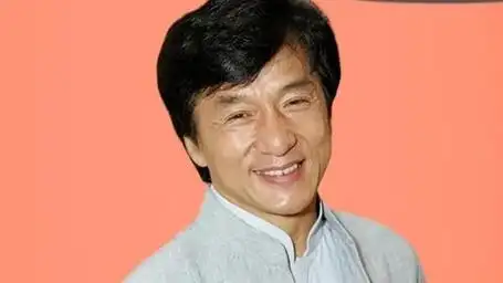 成龙为何会断崖式衰老?一张高清旧照曝光,才知我们被瞒了好多年