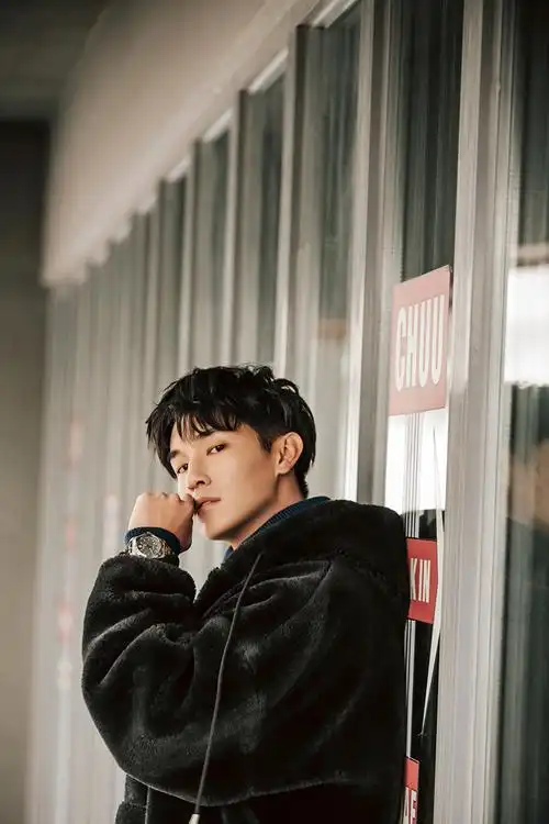 杨旭文最新穿搭指南 这个冬天也能既帅又暖