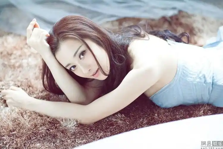 李依晓盛夏写真曝光(图)