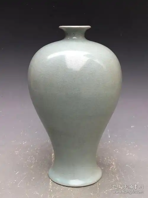 宋汝窑天青釉梅瓶