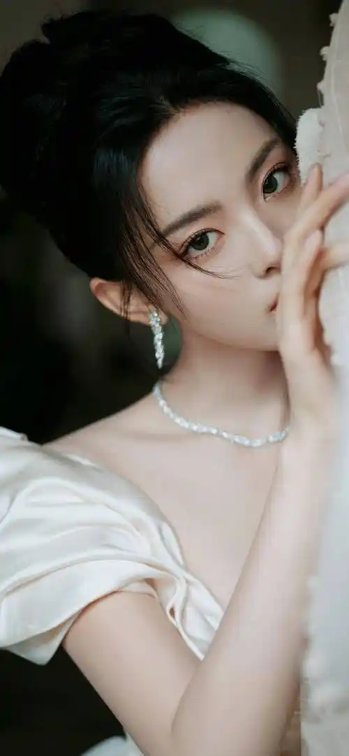 杨超越,一个充满青春气息的萌妹子,凭借优美的歌声和外表出圈!