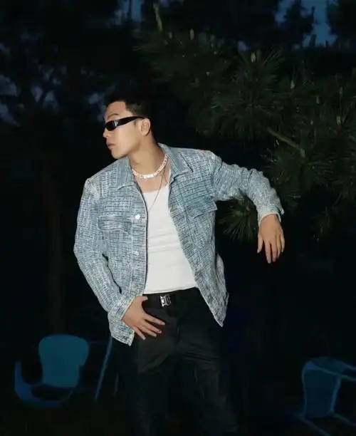 🙃白景屹rap小白ingivenchy4g系列