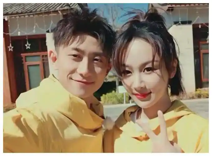 张一山踩点为杨紫庆生晒另类合照超感人暧昧表白称爱你如初雪