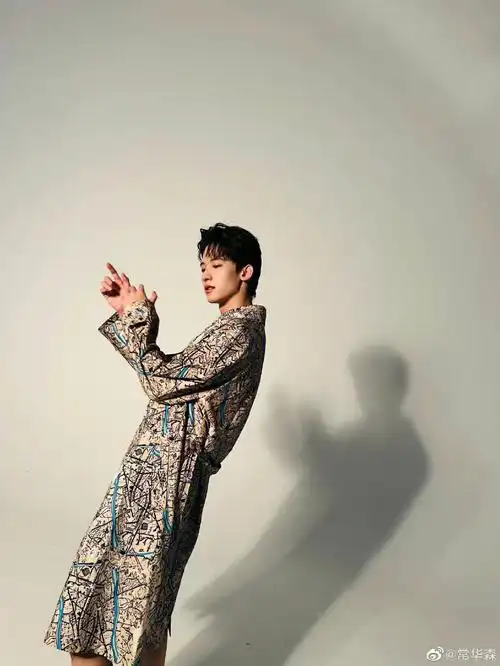 常华森随便拍了拍