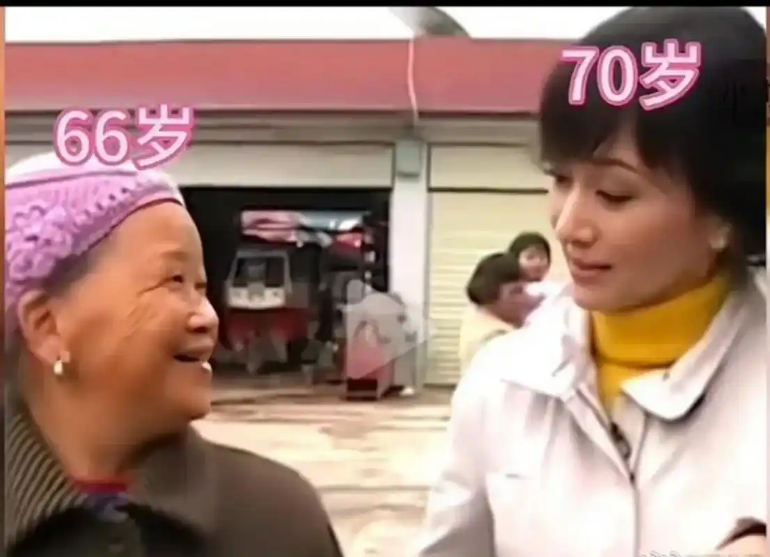 赵雅芝和吕良伟两位明星去敬老院看望老人,却意外发现与老人们的年龄
