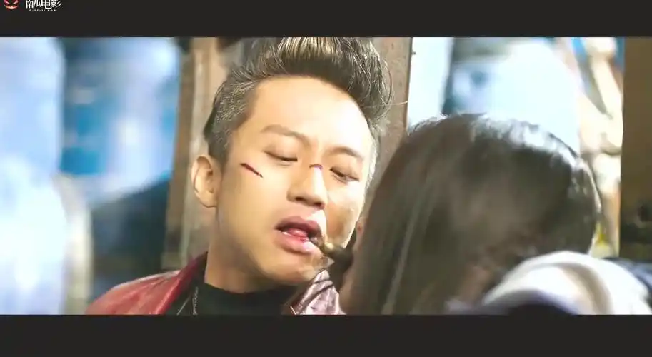 分手大师:没想到舌头还能点燃打火机,邓超深藏不露,是个高手啊