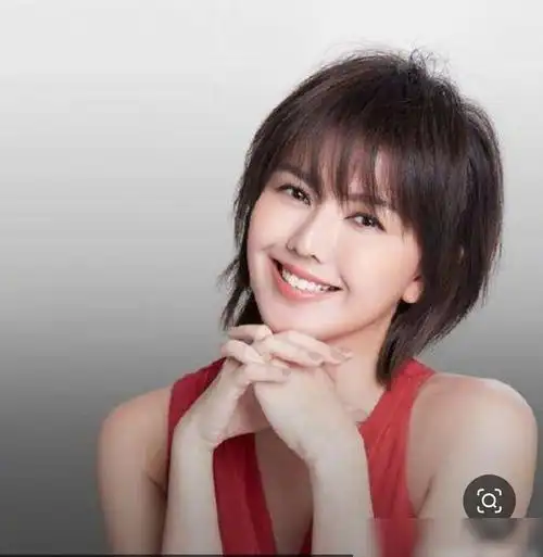 42岁孙燕姿近况还是那个假小子儿女双全日子乐逍遥