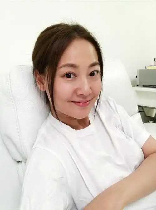 43岁张茜近照大曝光原来张卫健每天面对的是这样的女人