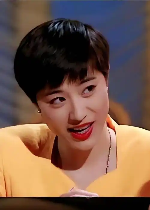 为刘德华退赛环球小姐,被称tvb桃花姐感情却很坎坷_陈法蓉_倪震_短发