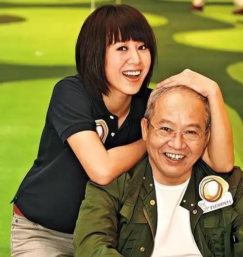 她父母皆tvb高层,一路绯闻众多,2次婚姻高嫁,今姐弟恋回归家庭|吴卓羲