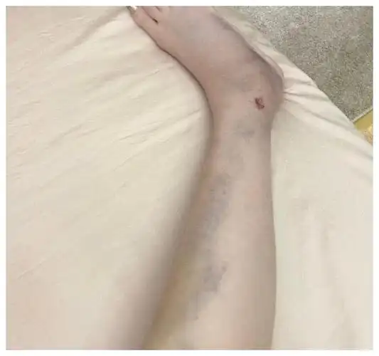 脚大穿鞋好看?176的赵尧珂穿上高跟鞋,身体曲线延伸不少