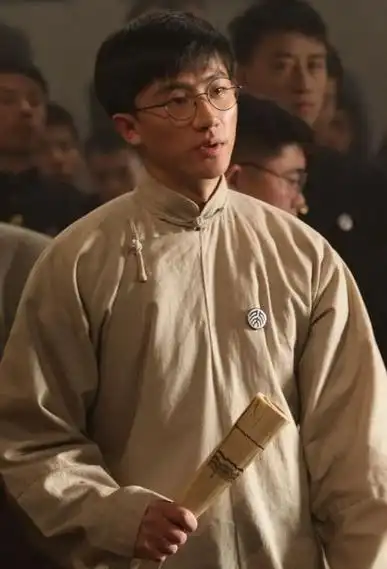 黄轩民国文人适配度#黄轩在《1921》中饰演民国知识分子,革命先辈