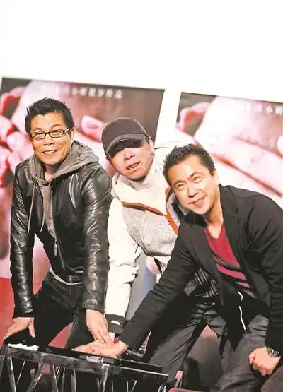 打开凤凰新                     王中军 欠债,还钱,冯小刚接连登上