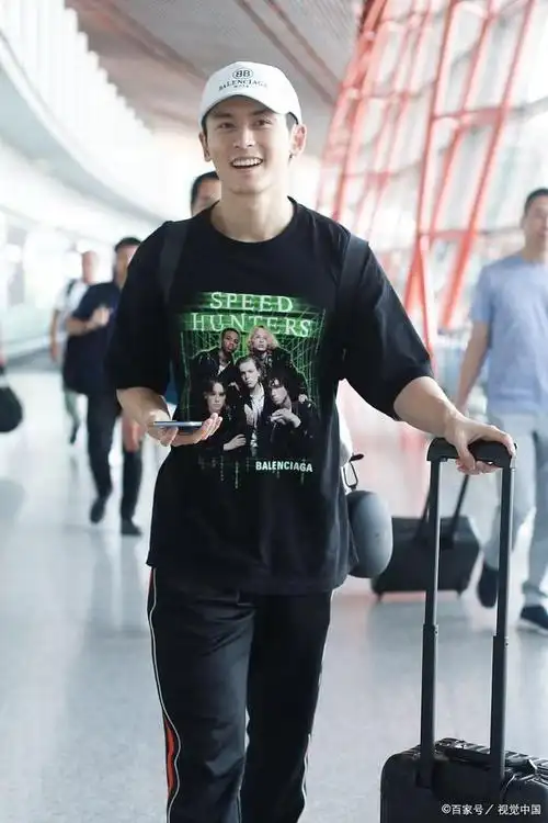 由于无知触碰底线,被所有品牌方解约,一首凉凉送给张哲瀚!