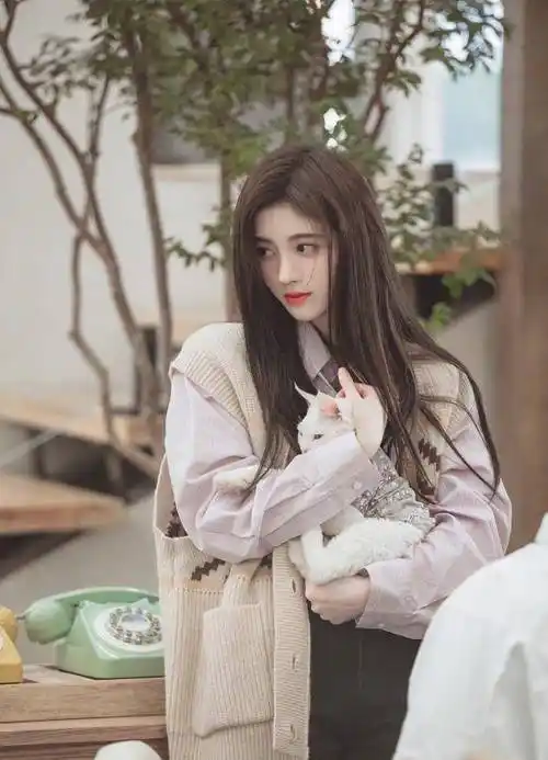 26岁鞠婧祎美照,气质甜美文艺,穿搭有品位_身材_小七_感觉