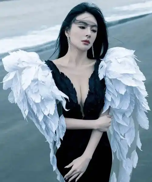 张雨绮"胸"悍的人生,性感的身材,火爆的脾气,绮姐是女王!