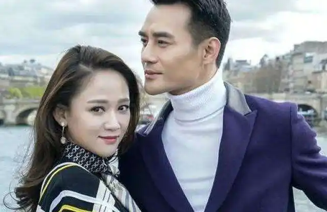 像王凯如今也有36岁了,现在的他看起来十分的成熟稳重,长得也是非常的